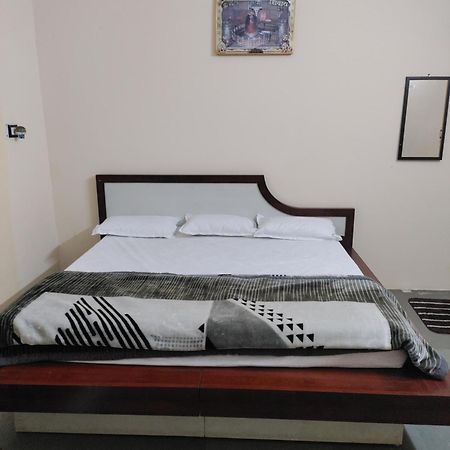 Ramashray Guest House اوجاين المظهر الخارجي الصورة